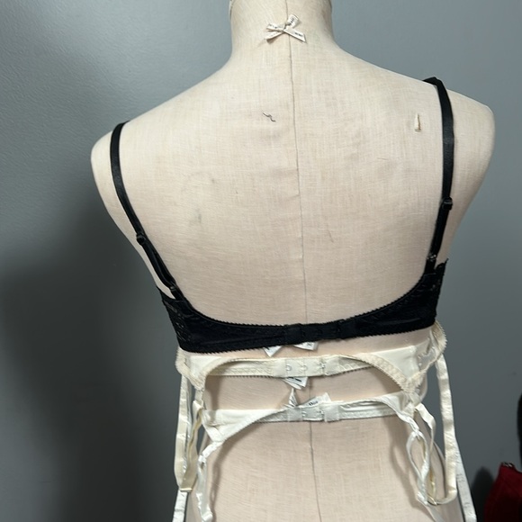 Christian Dior Lace Elegant White cream and black Lace Bra all 34 C - Picture 12 of 17